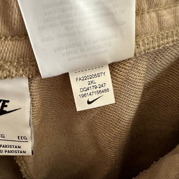 Nike Sportswear Puff Print Graphic French Terry Shorts NWT Size XXL Men's Tan - Picture 12 of 16